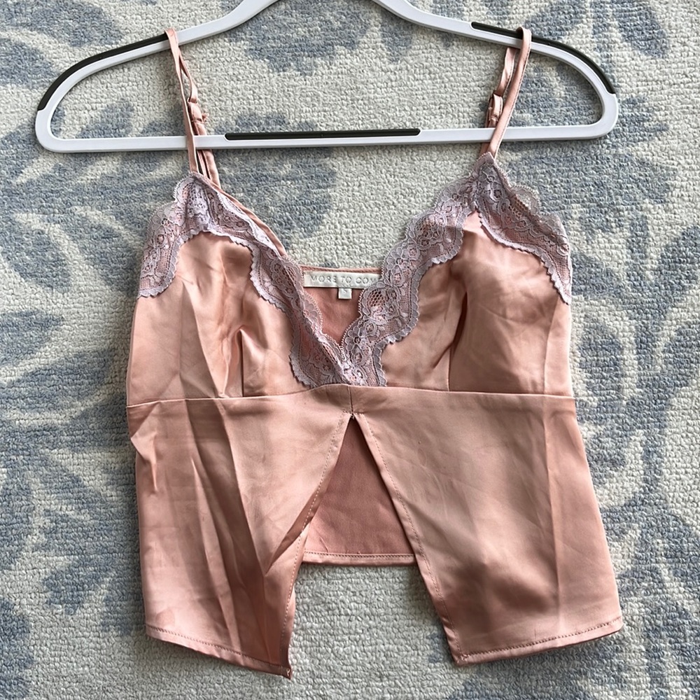 MORE TO COME / revolve tank
